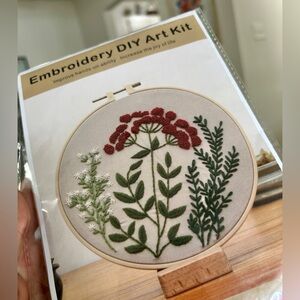 8" Embroidery DIY Art Kit Floral Flowers + Plants